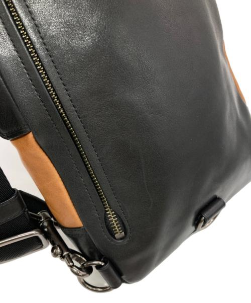 COACH（コーチ）COACH (コーチ) manhattan sling pack ブラウン×ブラックの古着・服飾アイテム