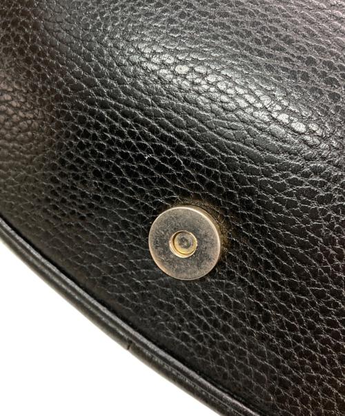 must de cartier（マストドゥカルティエ）must de cartier (マストドゥカルティエ) マストラインレザーフラップショルダーバッグ ブラックの古着・服飾アイテム