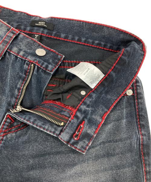 TRUE RELIGION（トゥルー レリジョン）TRUE RELIGION (トゥルー レリジョン) Ricky Big T Flap TR Embro Jean インディゴ×レッド サイズ:32の古着・服飾アイテム