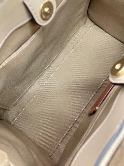 COACH（コーチ）COACH (コーチ) スミス トート バッグ 24 ベージュの古着・服飾アイテム