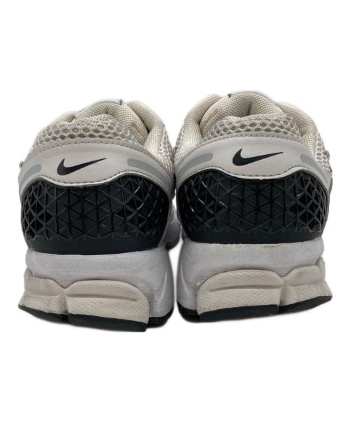 NIKE（ナイキ）NIKE (ナイキ) ZOOM VOMERO ホワイト×ブラック サイズ:US6.5の古着・服飾アイテム