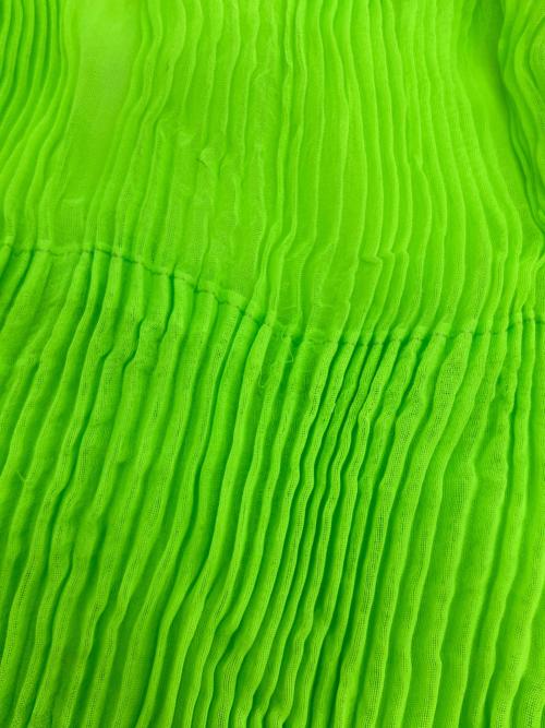 ISSEY MIYAKE（イッセイミヤケ）ISSEY MIYAKE (イッセイミヤケ) プリーツカットソー グリーン サイズ:2の古着・服飾アイテム