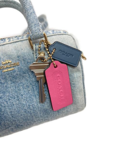 COACH（コーチ）COACH (コーチ) ミニ ローアン クロスボディ バッグ・ラブド デニム・チャーム インディゴの古着・服飾アイテム