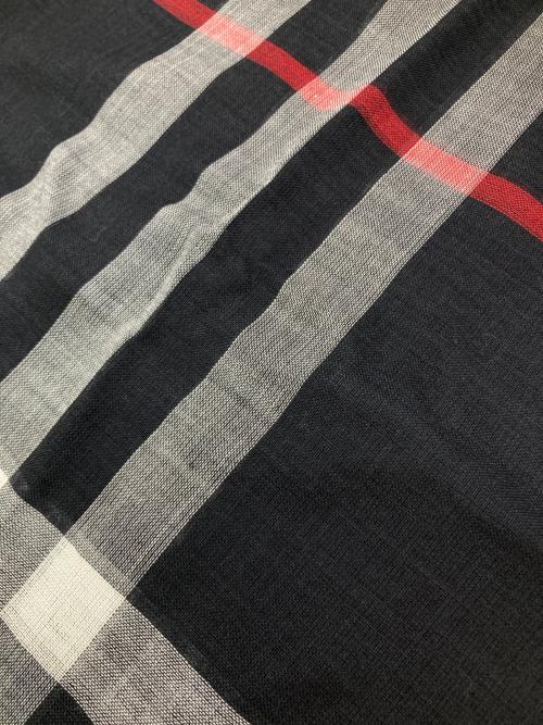 BURBERRY（バーバリー）BURBERRY (バーバリー) ジャイアントチェックウールシルク大判スカーフ ネイビー サイズ:220×70CMの古着・服飾アイテム
