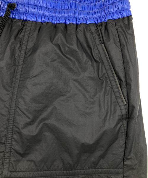 MONCLER GRENOBLE（モンクレール グルノーブル）MONCLER GRENOBLE (モンクレール グルノーブル) PANTALONE SPORTIVO ナイロンパンツ ブラック×ブルー サイズ:XL 未使用品の古着・服飾アイテム