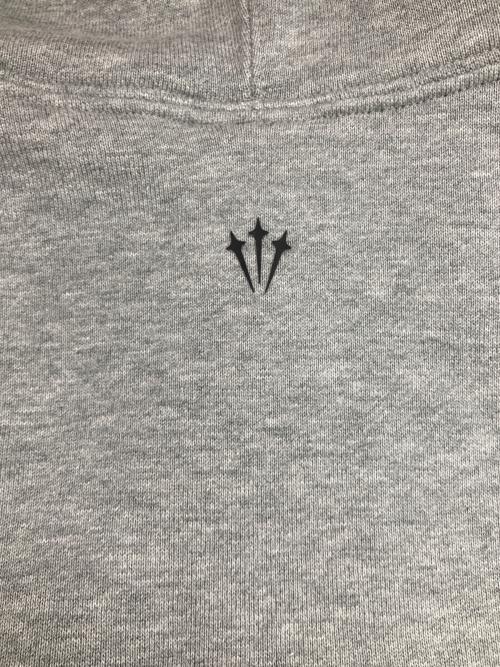 NIKE（ナイキ）NIKE (ナイキ) NOCTA (ノクタ) M NRG CS NOCTA HOODIE FLC 2 グレー サイズ:Mの古着・服飾アイテム