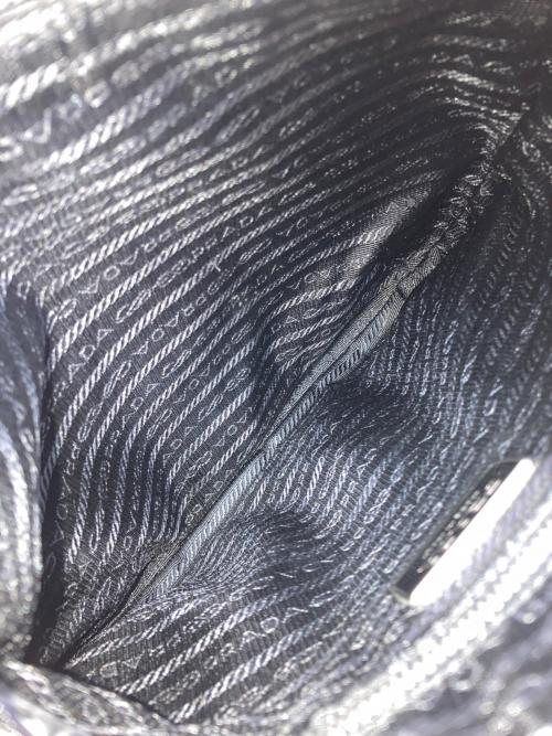 PRADA（プラダ）PRADA (プラダ) ナイロンショルダーバッグ ブラックの古着・服飾アイテム