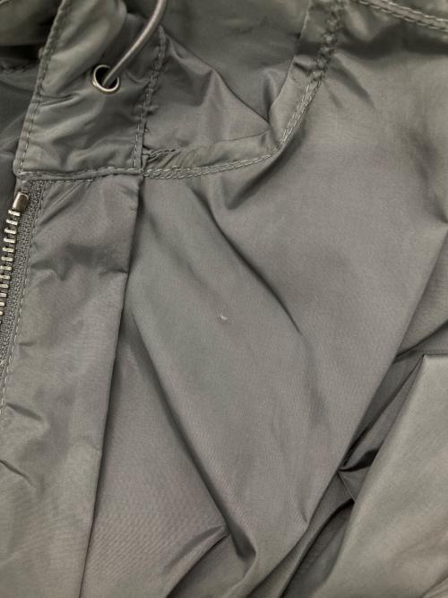 PRADA（プラダ）PRADA (プラダ) トライアングルロゴナイロンジャケット グレー サイズ:Mの古着・服飾アイテム