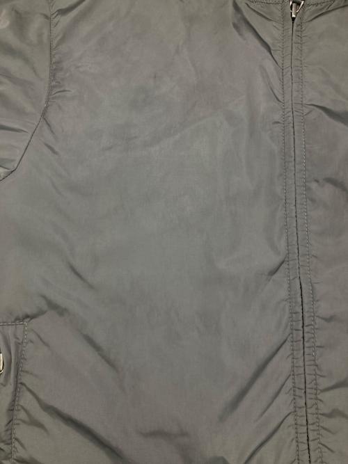 PRADA（プラダ）PRADA (プラダ) トライアングルロゴナイロンジャケット グレー サイズ:Mの古着・服飾アイテム