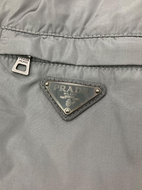 PRADA（プラダ）PRADA (プラダ) トライアングルロゴナイロンジャケット グレー サイズ:Mの古着・服飾アイテム