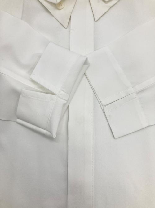 HOMME PLISSE ISSEY MIYAKE（オム プリッセ イッセイ ミヤケ）HOMME PLISSE ISSEY MIYAKE (オム プリッセ イッセイ ミヤケ) BOW-TIE PRESS SHIRT ホワイト サイズ:2の古着・服飾アイテム