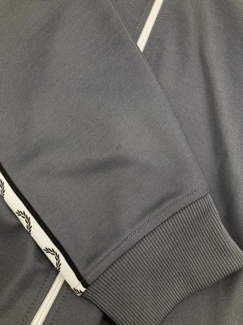 FRED PERRY（フレッドペリー）FRED PERRY (フレッドペリー) Taped Track Jacket グレー サイズ:XLの古着・服飾アイテム