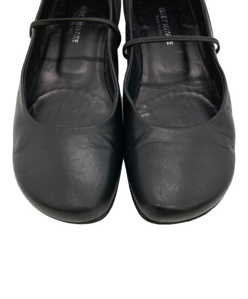 ISSEY MIYAKE（イッセイミヤケ）ISSEY MIYAKE (イッセイミヤケ) レザーストラップバレエシューズ ブラック サイズ:36の古着・服飾アイテム