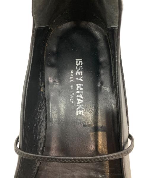 ISSEY MIYAKE（イッセイミヤケ）ISSEY MIYAKE (イッセイミヤケ) レザーストラップバレエシューズ ブラック サイズ:36の古着・服飾アイテム
