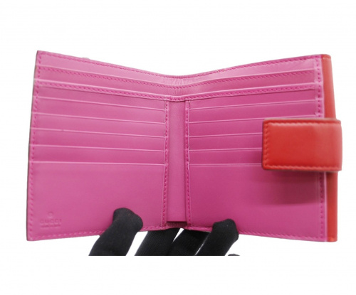 GUCCI（グッチ）GUCCI (グッチ) 2つ折り財布 レッド×ベージュ GGプラス 410104 2184の古着・服飾アイテム