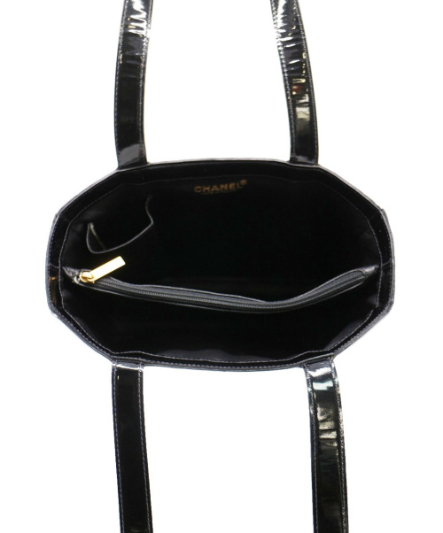 CHANEL（シャネル）CHANEL (シャネル) エナメルハンドバッグ ブラック 6281049の古着・服飾アイテム