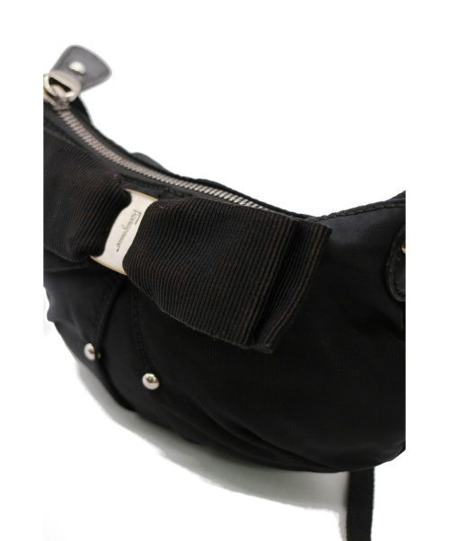 Salvatore Ferragamo（サルヴァトーレ フェラガモ）Salvatore Ferragamo (サルヴァトーレフェラガモ) ヴァラショルダーバッグ ブラック EZ-21 B670の古着・服飾アイテム