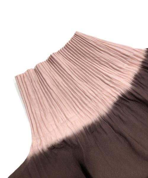 ISSEY MIYAKE（イッセイミヤケ）ISSEY MIYAKE (イッセイミヤケ) PODSプリーツブラウス ブラウン×ベージュ サイズ:2の古着・服飾アイテム