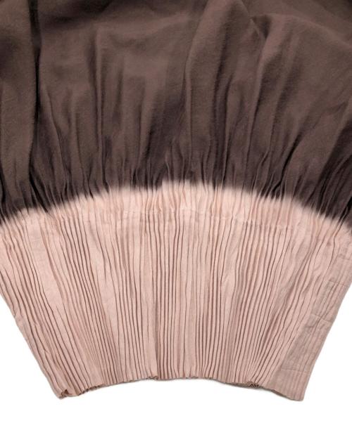 ISSEY MIYAKE（イッセイミヤケ）ISSEY MIYAKE (イッセイミヤケ) PODSプリーツブラウス ブラウン×ベージュ サイズ:2の古着・服飾アイテム
