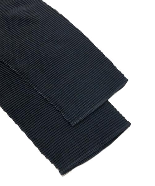 ISSEY MIYAKE me（イッセイ ミヤケ ミー）ISSEY MIYAKE me (イッセイ ミヤケ ミー) MIMI YOKOO POMEGRANATEブラウス(ミニ　ヨコオ　ポムグラネイト　ブラウス) ブラック サイズ:FREEの古着・服飾アイテム