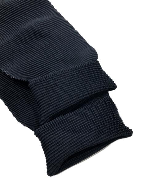 ISSEY MIYAKE me（イッセイ ミヤケ ミー）ISSEY MIYAKE me (イッセイ ミヤケ ミー) MIMI YOKOO POMEGRANATEブラウス(ミニ　ヨコオ　ポムグラネイト　ブラウス) ブラック サイズ:FREEの古着・服飾アイテム