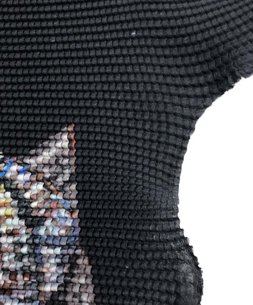 ISSEY MIYAKE me（イッセイ ミヤケ ミー）ISSEY MIYAKE me (イッセイ ミヤケ ミー) MIMI YOKOO POMEGRANATEブラウス(ミニ　ヨコオ　ポムグラネイト　ブラウス) ブラック サイズ:FREEの古着・服飾アイテム