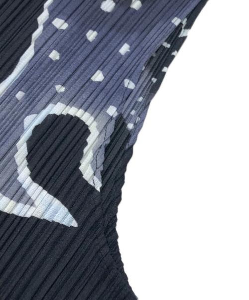 PLEATS PLEASE（プリーツプリーズ）PLEATS PLEASE (プリーツプリーズ) ねぶた祭りノースリーブプリーツワンピース ブラック サイズ:4の古着・服飾アイテム