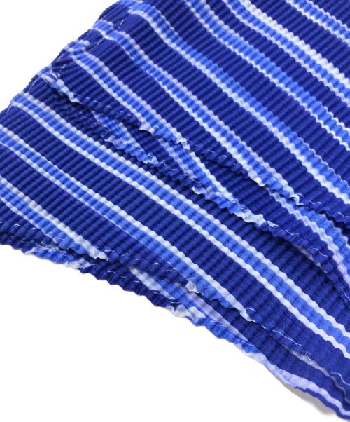 ISSEY MIYAKE me（イッセイ ミヤケ ミー）ISSEY MIYAKE me (イッセイ ミヤケ ミー) ストライプノースリーブカットソー ホワイト×ブルー サイズ:SIZEFreeの古着・服飾アイテム