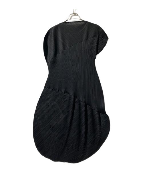PLEATS PLEASE（プリーツプリーズ）PLEATS PLEASE (プリーツプリーズ) PEANUTSプリーツワンピース ブラック サイズ:3の古着・服飾アイテム