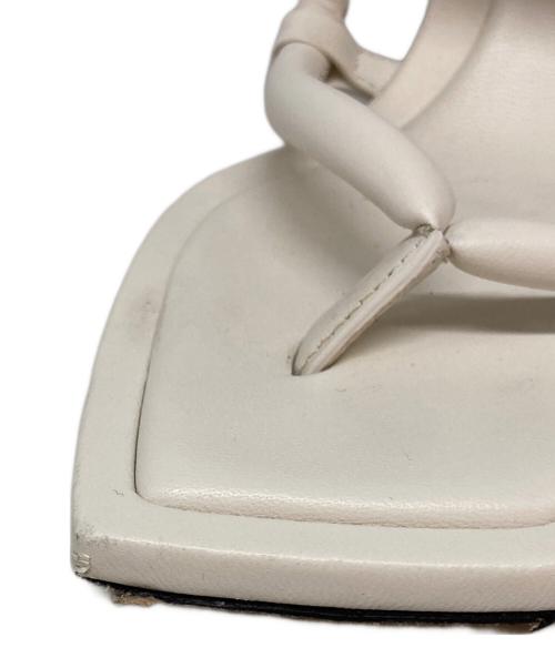 JIMMY CHOO（ジミーチュウ）JIMMY CHOO (ジミーチュウ) レザースクエアトゥーサンダル ホワイト サイズ:37 2/1の古着・服飾アイテム