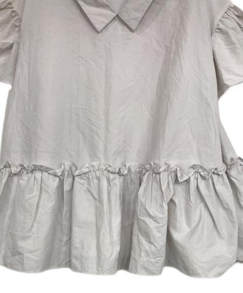 THREE SQUARE（スリースクエア）THREE SQUARE (スリースクエア) ブラウス ホワイト サイズ:Fの古着・服飾アイテム