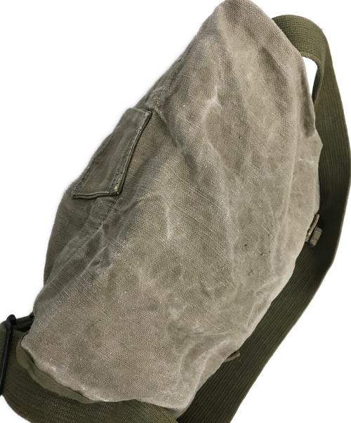 MILITARY（ミリタリー）MILITARY (ミリタリー) フラップショルダーバッグ カーキの古着・服飾アイテム