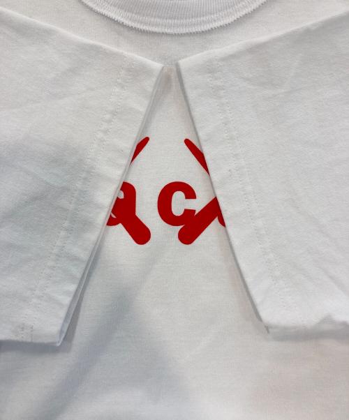 sacai（サカイ）sacai (サカイ) KAWS (カウズ) プリントTシャツ ホワイト サイズ:SIZE 2の古着・服飾アイテム