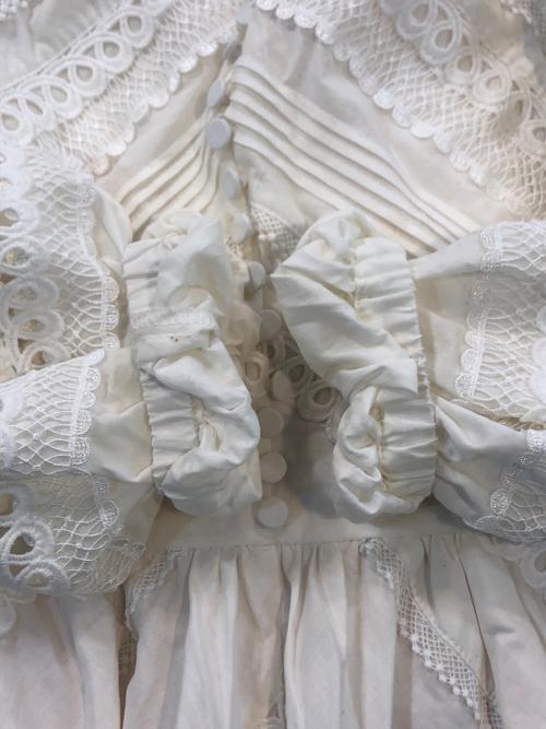 Estella.K（エステラケー）Estella.K (エステラケー) Maisie Belted Lace Dress ホワイト サイズ:FREEの古着・服飾アイテム