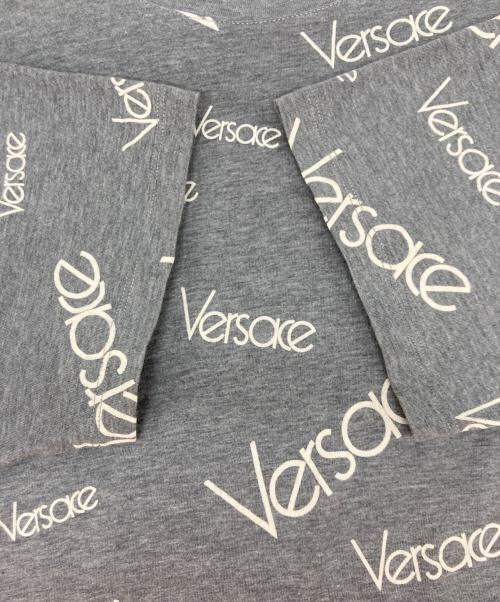 GIANNI VERSACE（ジャンニ・ヴェルサーチ）GIANNI VERSACE (ジャンニ・ヴェルサーチ) ロゴTシャツ グレー サイズ:3XLの古着・服飾アイテム