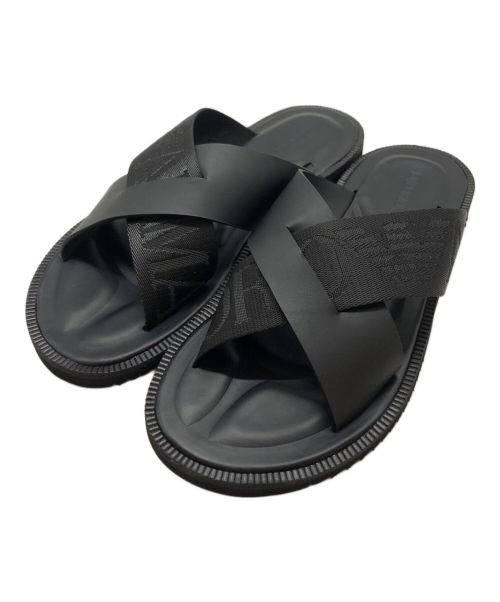 EMPORIO ARMANI（エンポリオアルマーニ）EMPORIO ARMANI (エンポリオアルマーニ) ロゴテープクロスストラップサンダル ブラック サイズ:US6 未使用品の古着・服飾アイテム
