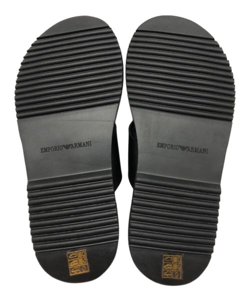 EMPORIO ARMANI（エンポリオアルマーニ）EMPORIO ARMANI (エンポリオアルマーニ) ロゴテープクロスストラップサンダル ブラック サイズ:US6 未使用品の古着・服飾アイテム