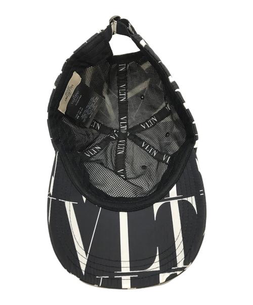 VALENTINO GARAVANI（ヴァレンティノ・ガラヴァーニ）VALENTINO GARAVANI (ヴァレンティノ・ガラヴァーニ) VLTNタイムズベースボールキャップ ブラックの古着・服飾アイテム