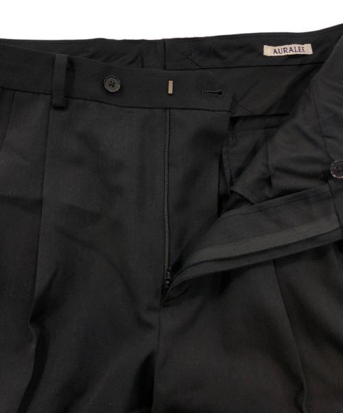 AURALEE（オーラリー）AURALEE (オーラリー) LIGHT WOOL MAX GABARDINE TWO-TUCK SLACKS ブラック サイズ:SIZE 3の古着・服飾アイテム