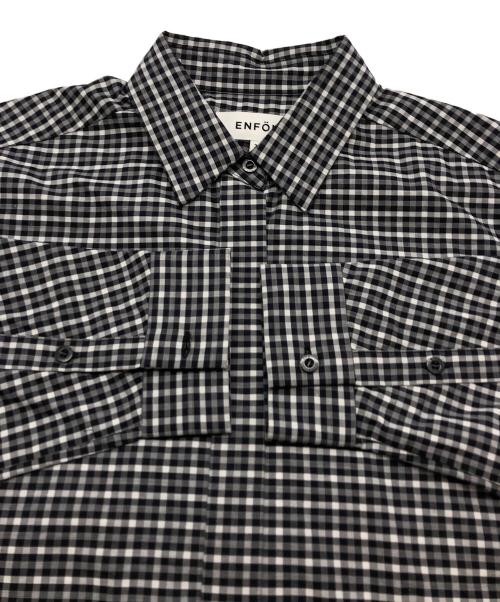 ENFOLD（エンフォルド）ENFOLD (エンフォルド) アシンメトリー フリル ロングシャツ ブラック×ホワイト サイズ:38の古着・服飾アイテム