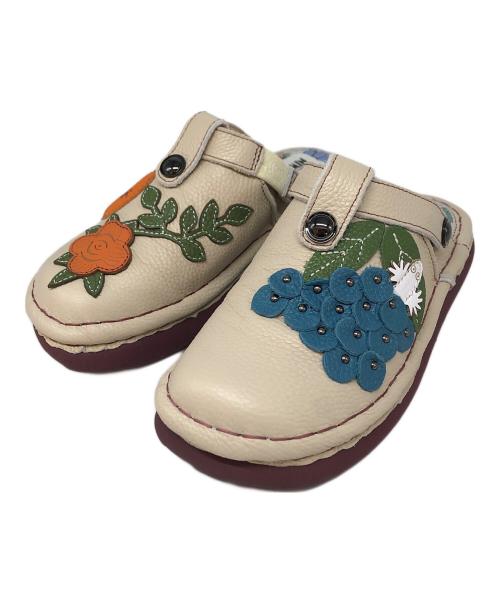 estacion（エスタシオ）estacion (エスタシオ) MOOMIN (ムーミン) ニョロニョロ×フルーツモチーフ本革サボシューズ アイボリー サイズ:sの古着・服飾アイテム