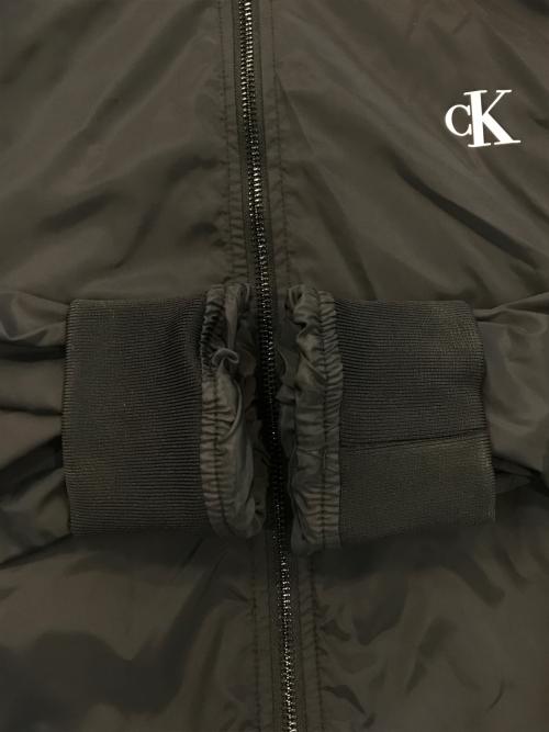Calvin Klein Jeans（カルバンクラインジーンズ）Calvin Klein Jeans (カルバンクラインジーンズ) CKロゴプリントブルゾン ブラック サイズ:Lの古着・服飾アイテム