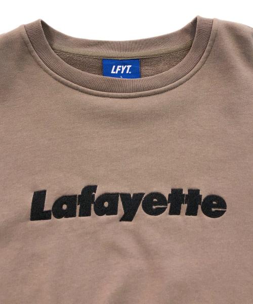 LFYT（エルエフワイティー）LFYT (エルエフワイティー) LOGO CREW SWEAT ブラウン サイズ:Lの古着・服飾アイテム
