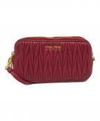 MIU MIUミュウミュウ）の古着「マテラッセミニショルダーバッグ」｜レッド