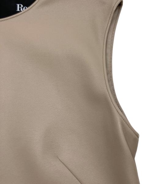 Rene（ルネ）Rene (ルネ) エコレザーノースリーブワンピース ベージュ サイズ:34の古着・服飾アイテム