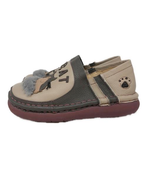 estacion（エスタシオ）estacion (エスタシオ) ネコちゃんモチーフ本革スリッポンシューズ グレー サイズ:Lの古着・服飾アイテム