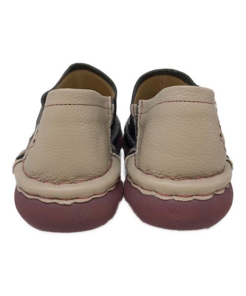 estacion（エスタシオ）estacion (エスタシオ) ネコちゃんモチーフ本革スリッポンシューズ グレー サイズ:Lの古着・服飾アイテム