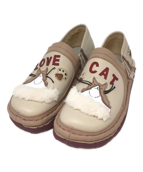 estacion（エスタシオ）estacion (エスタシオ) ネコちゃんモチーフ本革スリッポンシューズ ベージュ サイズ:Lの古着・服飾アイテム