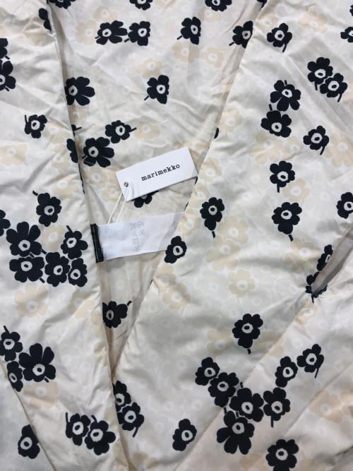 marimekko（マリメッコ）marimekko (マリメッコ) Pillow Triangle Scarf Unikko アイボリーの古着・服飾アイテム