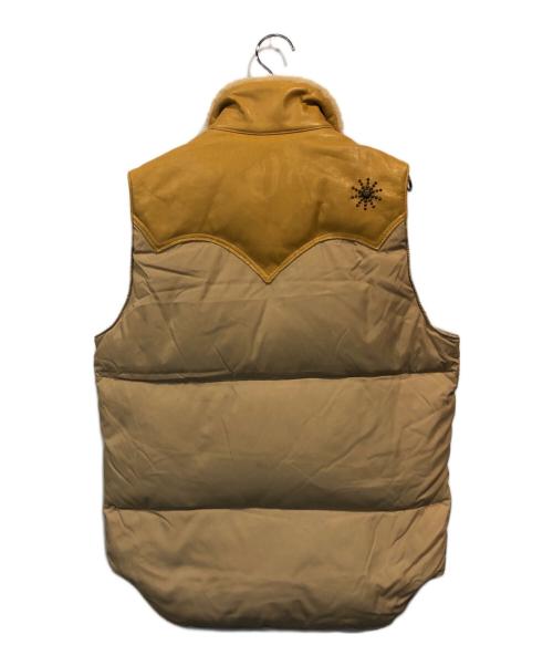 RockyMountainFeatherBed（ロッキーマウンテンフェザーベッド）RockyMountainFeatherBed (ロッキーマウンテンフェザーベッド) HTC (エイチティーシー) スタッズChristy VEST ベージュ サイズ:SIZE 38の古着・服飾アイテム
